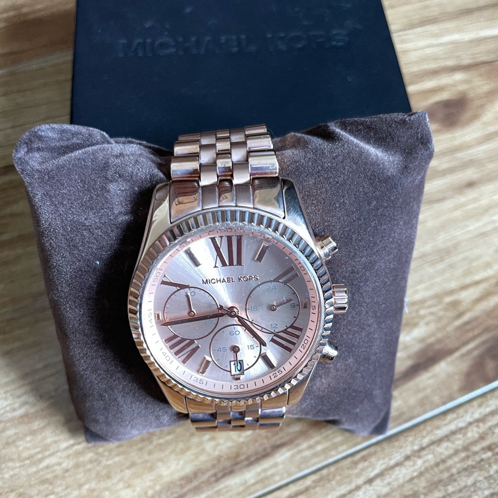 Michael Kors Women's MK5569 Lexington Rose Gold-Tone Stainless Steel Watch